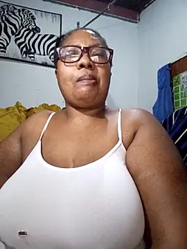 Snapshot of YELLOW_BONE chatting on June 15, 9:14 pm YELLOW BONE online show from June 15, 9:14 pm