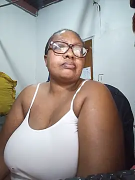 Snapshot of YELLOW_BONE chatting on July 7, 9:18 pm YELLOW BONE online show from July 7, 9:18 pm