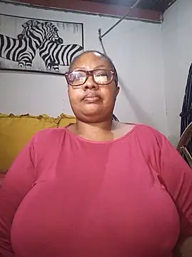 Snapshot of YELLOW_BONE chatting on June 18, 8:25 pm YELLOW BONE online show from June 18, 8:25 pm