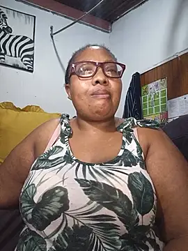 Snapshot of YELLOW_BONE chatting on July 20, 8:44 pm YELLOW BONE online show from July 20, 8:44 pm