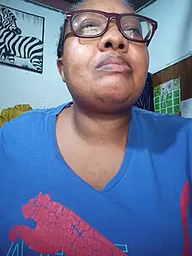 Snapshot of YELLOW_BONE chatting on July 3, 8:15 pm YELLOW BONE online show from July 3, 8:15 pm