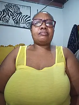Snapshot of YELLOW_BONE chatting on July 4, 9:08 pm YELLOW BONE online show from July 4, 9:08 pm