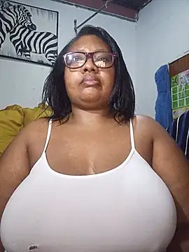 Snapshot of YELLOW_BONE chatting on June 14, 7:48 pm YELLOW BONE online show from June 14, 7:48 pm