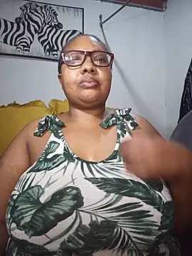 Snapshot of YELLOW_BONE chatting on June 27, 8:59 pm YELLOW BONE online show from June 27, 8:59 pm