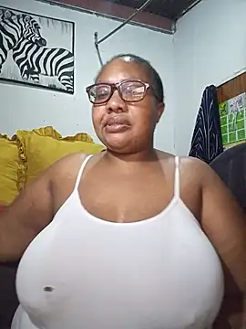 Snapshot of YELLOW_BONE chatting on July 9, 9:14 pm YELLOW BONE online show from July 9, 9:14 pm