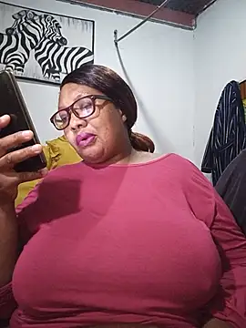Snapshot of YELLOW_BONE chatting on July 5, 7:43 pm YELLOW BONE online show from July 5, 7:43 pm