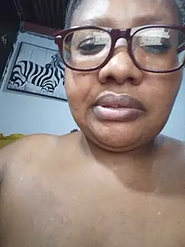 Snapshot of YELLOW_BONE chatting on June 10, 8:32 pm YELLOW BONE online show from June 10, 8:32 pm