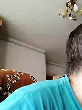 Snapshot of tores992 chatting on February 1, 8:29 am tores992 online show from February 1, 8:29 am