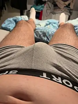 spritzerboy23 online show from April 19, 3:40 am