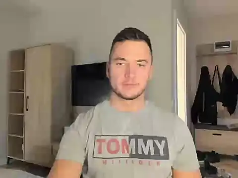 Snapshot of paulblack21 chatting on April 4, 10:38 pm paulblack21 online show from April 4, 10:38 pm