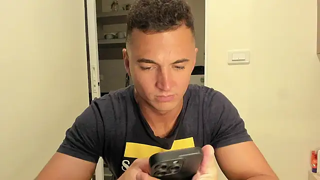 Snapshot of paulblack21 chatting on February 7, 6:27 pm paulblack21 online show from February 7, 6:27 pm