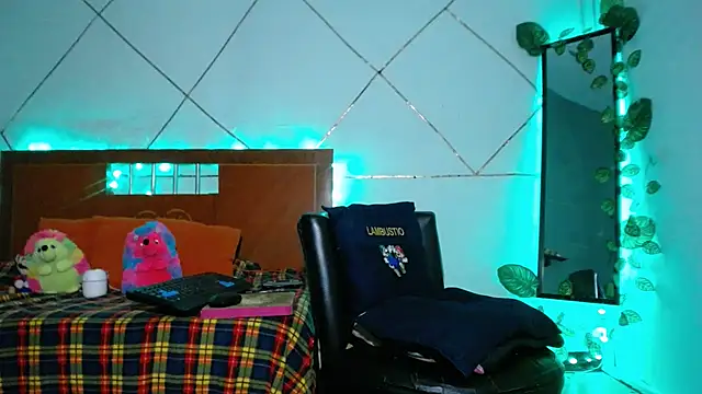 Snapshot of dann_big chatting on February 9, 11:04 pm dann big online show from February 9, 11:04 pm