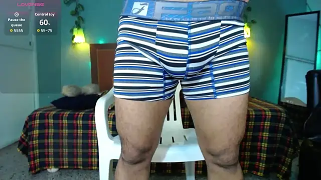 Snapshot of dann_big chatting on February 24, 2:45 am dann big online show from February 24, 2:45 am