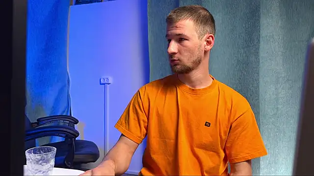 Snapshot of Farmer_James chatting on October 1, 4:22 pm Farmer James online show from October 1, 4:22 pm