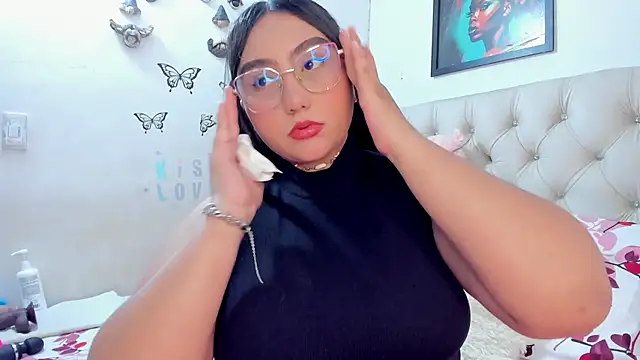 NayaWayne online show from March 18, 5:25 pm