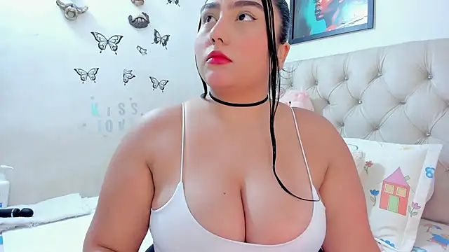 NayaWayne online show from April 28, 4:11 pm