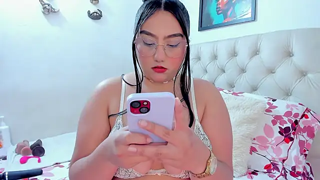 NayaWayne online show from October 22, 6:40 pm