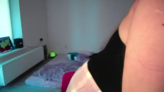 JuicyHelenX online show from April 14, 4:12 pm