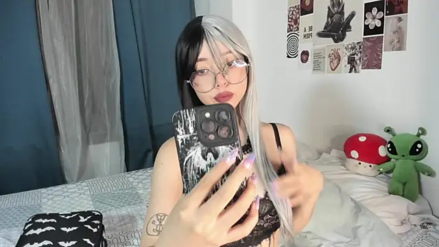Snapshot of acid_candy_ chatting on October 4, 11:28 pm acid candy online show from October 4, 11:28 pm