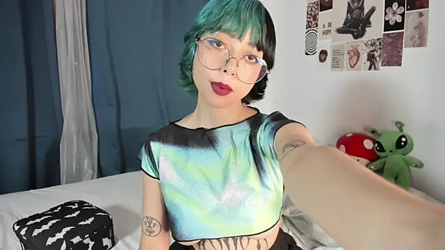 Snapshot of acid_candy_ chatting on March 22, 1:42 am acid candy online show from March 22, 1:42 am