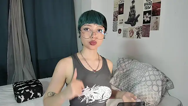 Snapshot of acid_candy_ chatting on October 21, 11:59 pm acid candy online show from October 21, 11:59 pm
