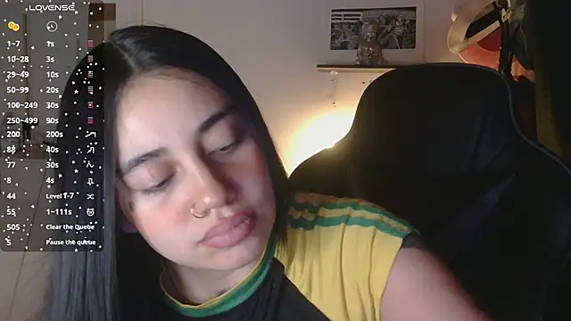 Snapshot of val_bardot chatting on June 16, 3:50 am val bardot online show from June 16, 3:50 am