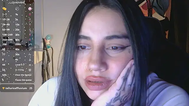 Snapshot of val_bardot chatting on June 14, 2:24 am val bardot online show from June 14, 2:24 am