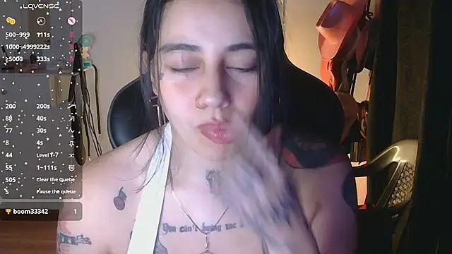 Snapshot of val_bardot chatting on June 10, 2:35 am val bardot online show from June 10, 2:35 am