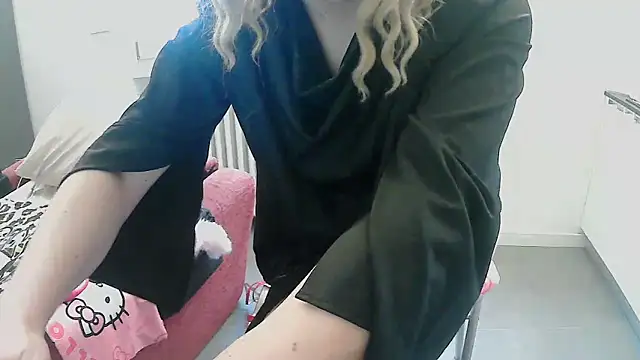 CristinaTrav online show from February 10, 3:00 pm