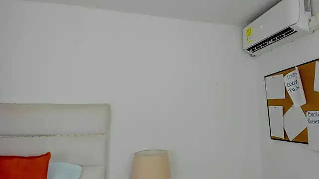 Snapshot of TaylorEvanss chatting on May 6, 7:29 pm TaylorEvanss online show from May 6, 7:29 pm