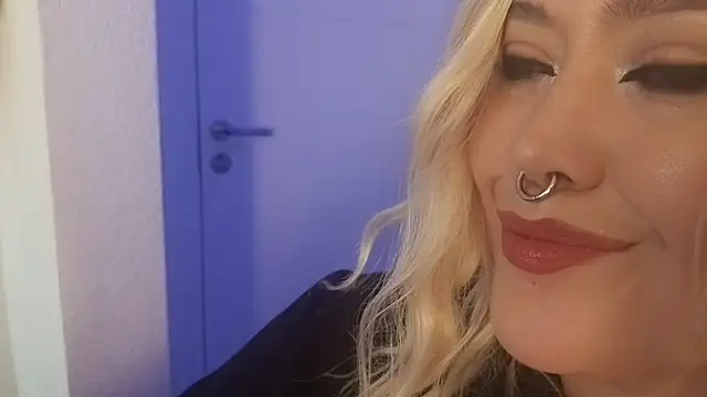 wickedxqueen online show from October 17, 5:22 am