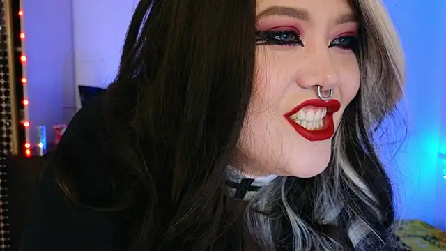 wickedxqueen online show from May 28, 9:21 pm