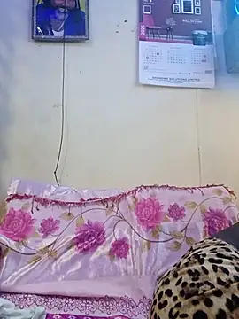 Snapshot of Slender-simple1 chatting on October 28, 4:28 pm Slender-simple1 online show from October 28, 4:28 pm