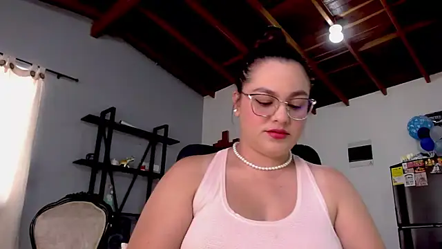 maela1 online show from November 3, 3:15 pm