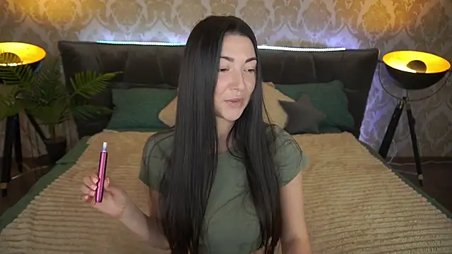 Snapshot of EmilyHalls chatting on February 4, 9:49 am EmilyHalls online show from February 4, 9:49 am