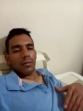 JohanyLatino online show from April 4, 3:35 am