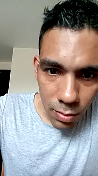 JohanyLatino online show from April 2, 9:54 pm