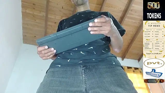 JohanyLatino online show from May 26, 10:41 pm