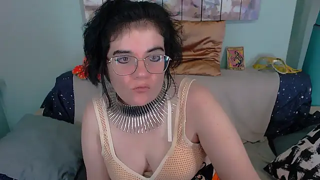 Snapshot of EverlyRays chatting on November 6, 8:35 pm EverlyRays online show from November 6, 8:35 pm