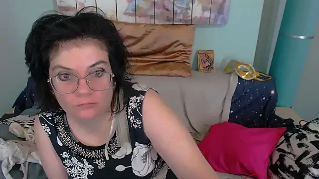 Snapshot of EverlyRays chatting on November 25, 4:18 pm EverlyRays online show from November 25, 4:18 pm