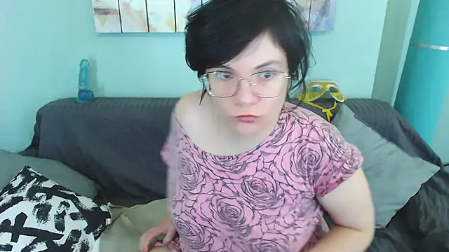 Snapshot of EverlyRays chatting on February 12, 10:56 am EverlyRays online show from February 12, 10:56 am