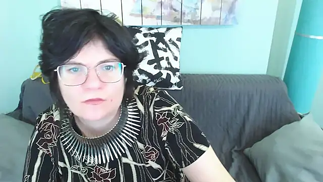 Snapshot of EverlyRays chatting on March 6, 7:14 am EverlyRays online show from March 6, 7:14 am