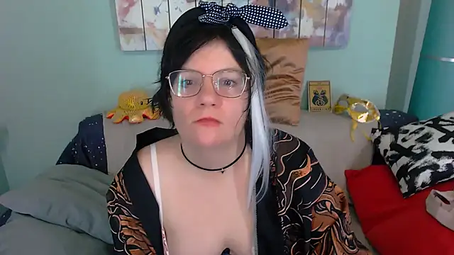 Snapshot of EverlyRays chatting on October 21, 4:50 pm EverlyRays online show from October 21, 4:50 pm