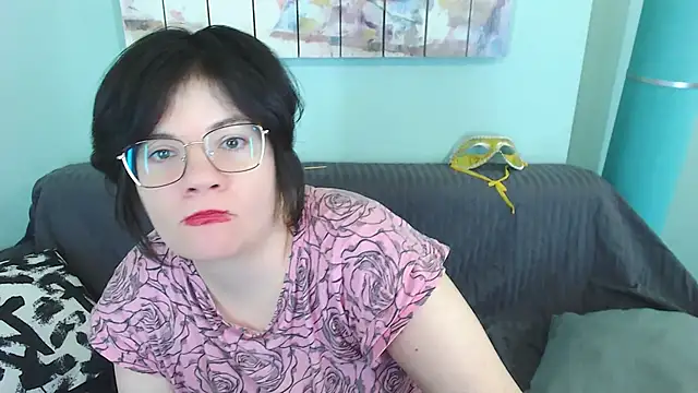 Snapshot of EverlyRays chatting on February 19, 7:39 am EverlyRays online show from February 19, 7:39 am