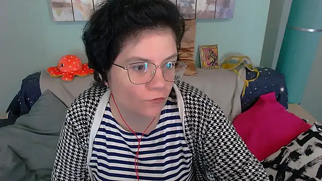 Snapshot of EverlyRays chatting on November 28, 5:18 am EverlyRays online show from November 28, 5:18 am