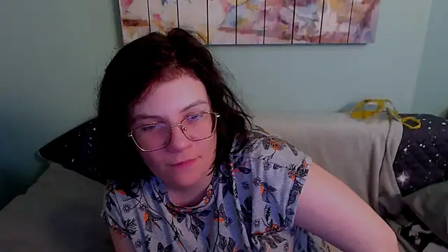 Snapshot of EverlyRays chatting on July 5, 8:59 pm EverlyRays online show from July 5, 8:59 pm
