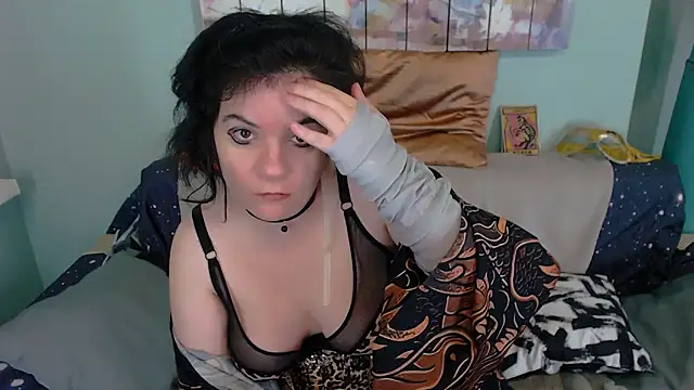 Snapshot of EverlyRays chatting on November 7, 6:45 pm EverlyRays online show from November 7, 6:45 pm