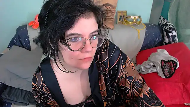 Snapshot of EverlyRays chatting on October 28, 6:29 pm EverlyRays online show from October 28, 6:29 pm