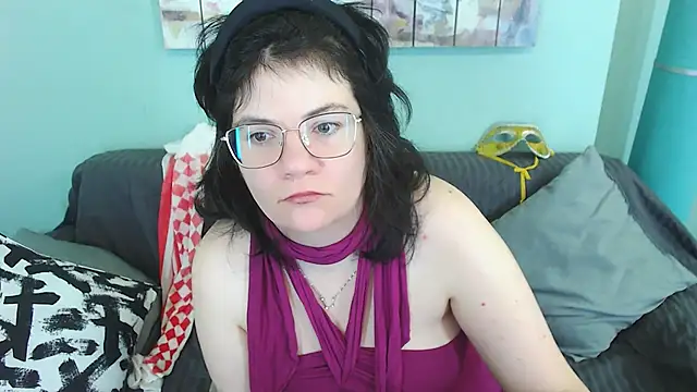 Snapshot of EverlyRays chatting on February 10, 10:09 am EverlyRays online show from February 10, 10:09 am