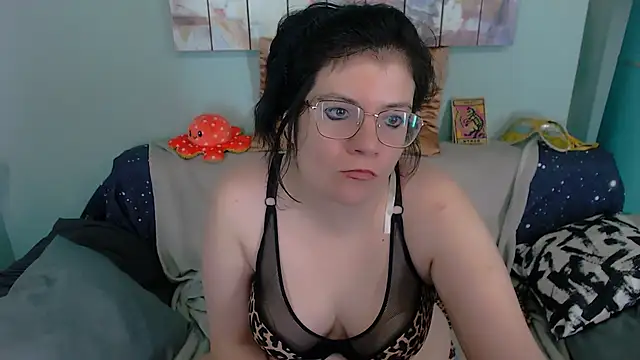 Snapshot of EverlyRays chatting on November 9, 10:58 pm EverlyRays online show from November 9, 10:58 pm